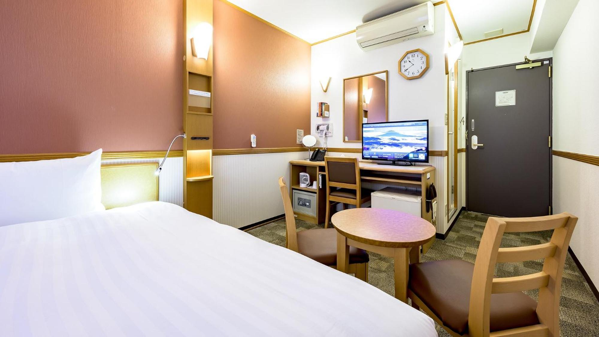 Toyoko Inn Okayama Eki Nishi Guchi Migi Zimmer foto