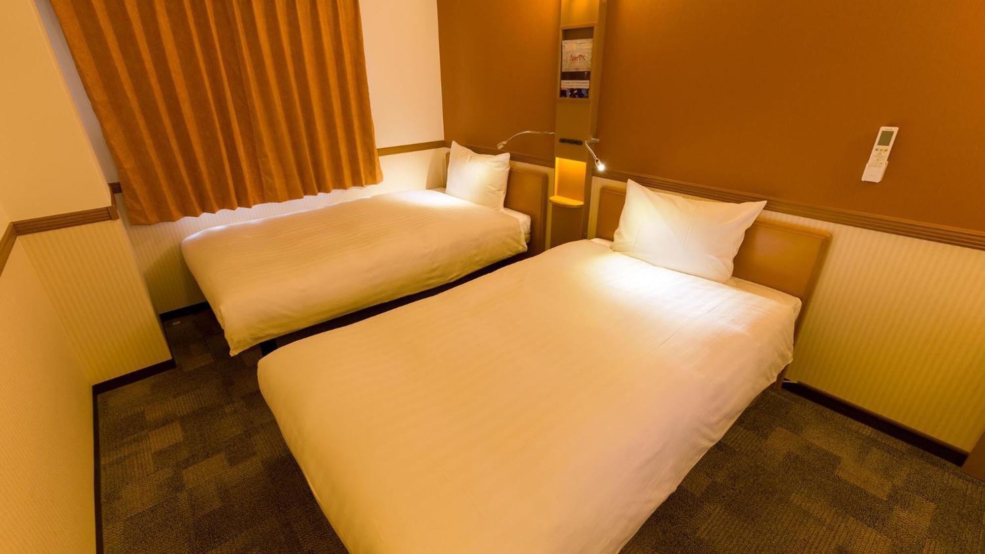 Toyoko Inn Okayama Eki Nishi Guchi Migi Zimmer foto