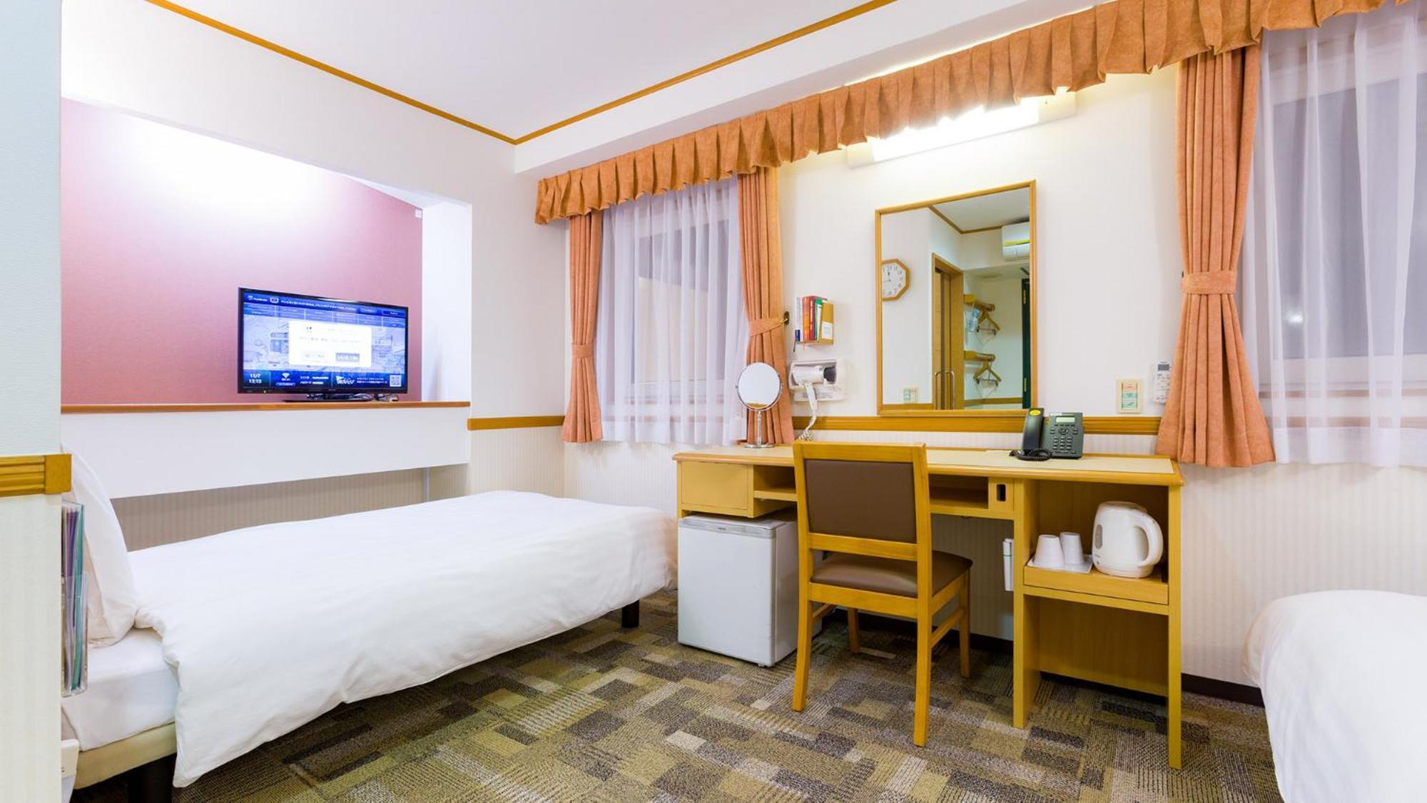 Toyoko Inn Okayama Eki Nishi Guchi Migi Zimmer foto
