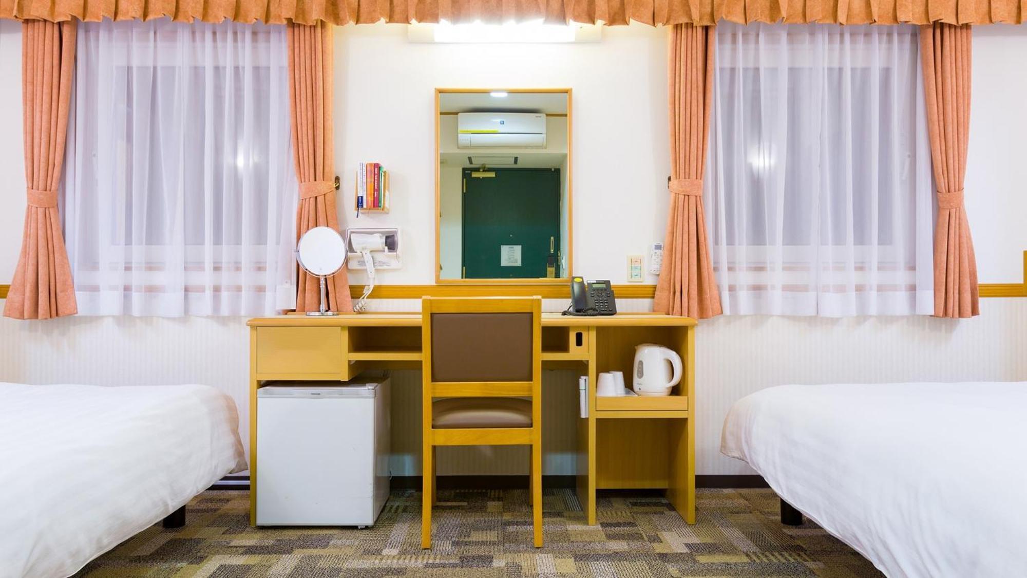 Toyoko Inn Okayama Eki Nishi Guchi Migi Zimmer foto